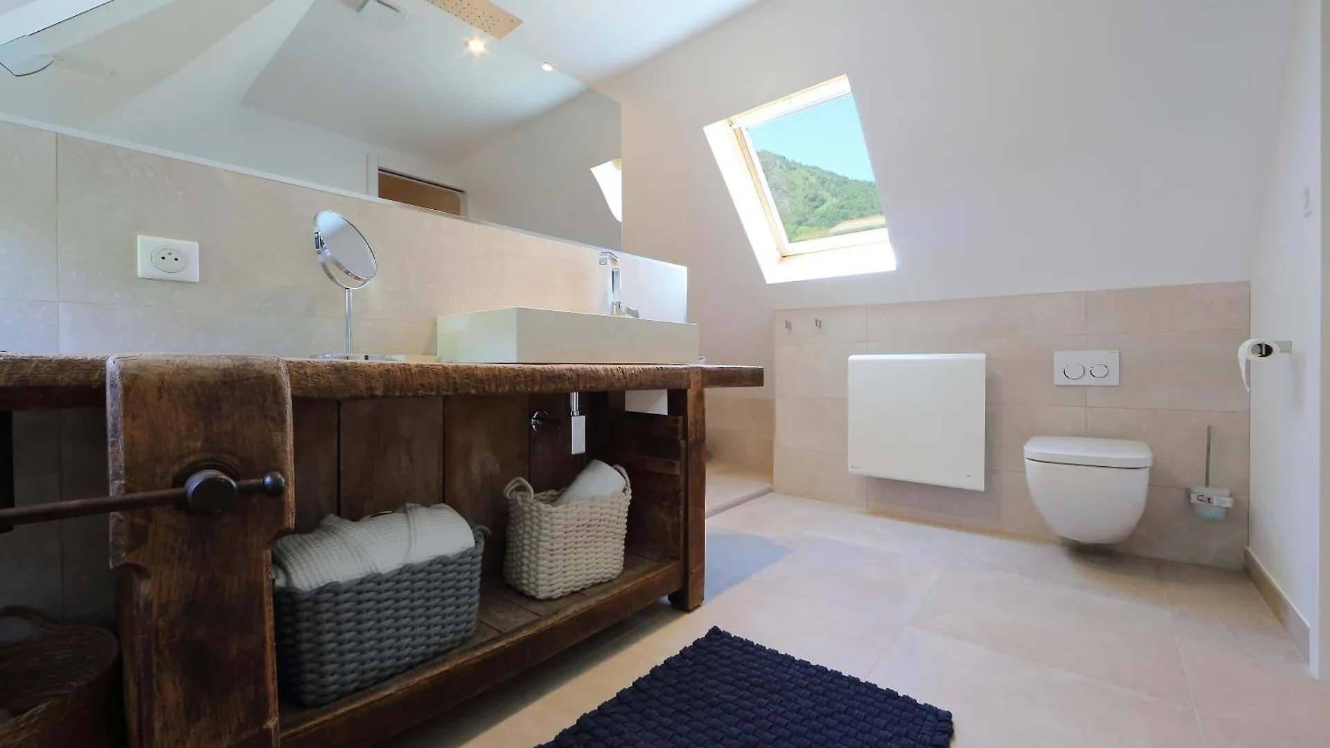 La Sainthilarienne Bed & Breakfast