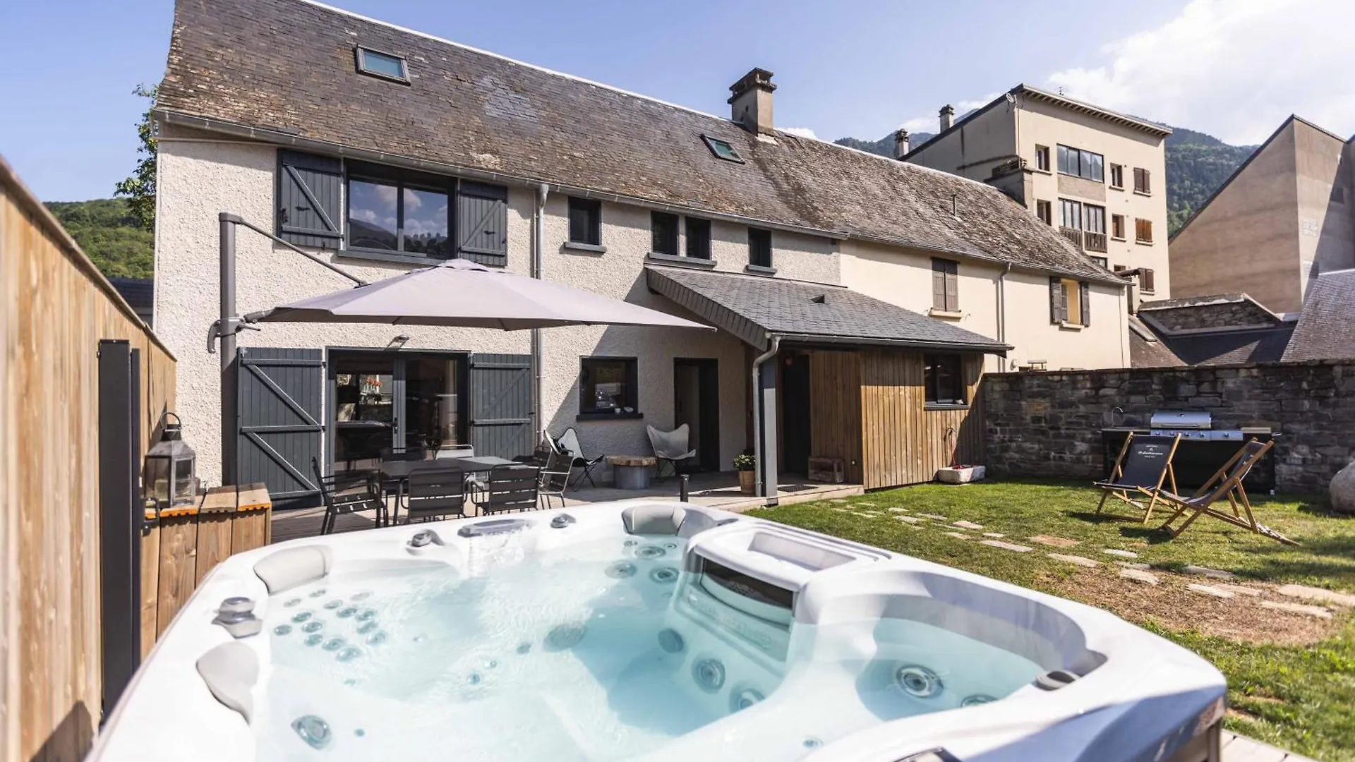 La Sainthilarienne Bed & Breakfast  サン・ラリー・スラン