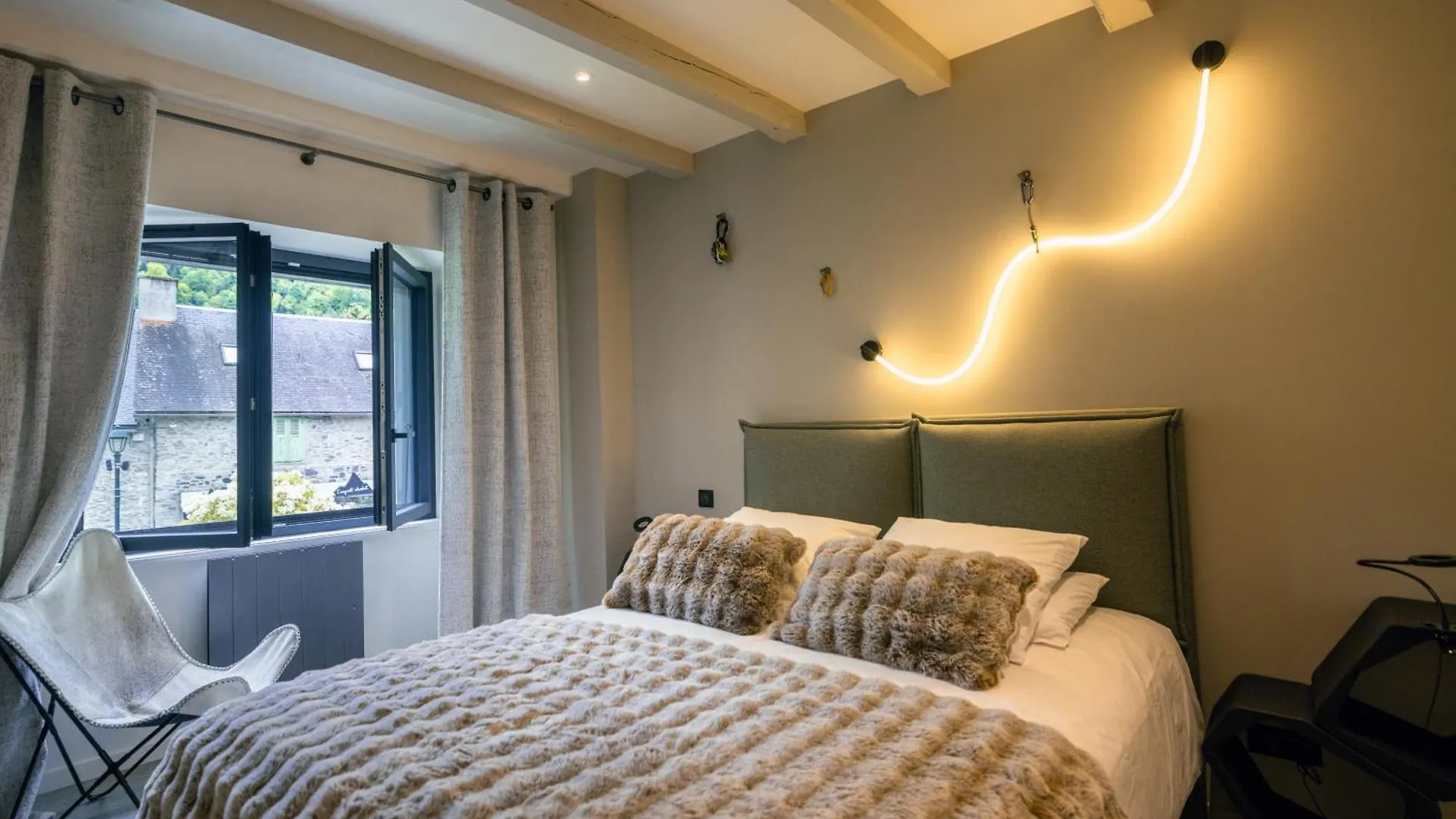 La Sainthilarienne Bed & Breakfast サン・ラリー・スラン