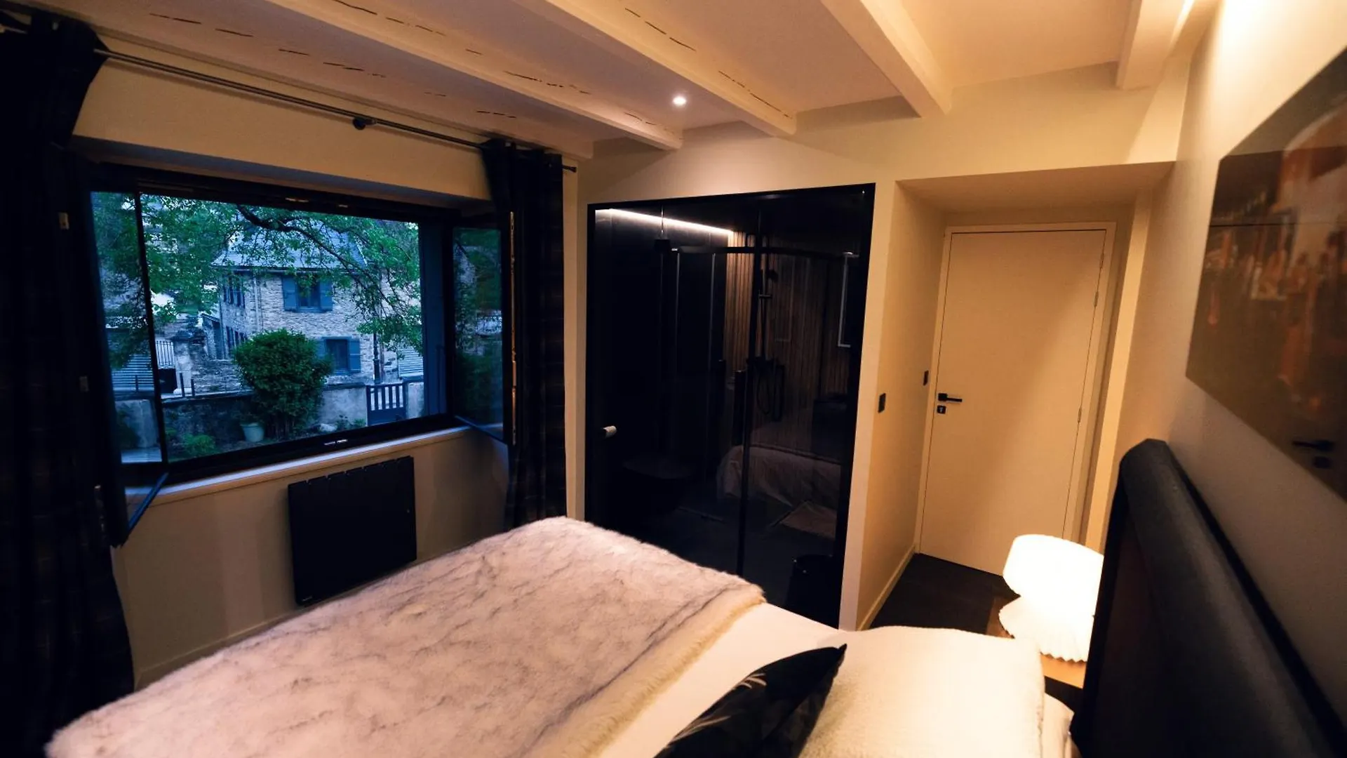 La Sainthilarienne Bed & Breakfast